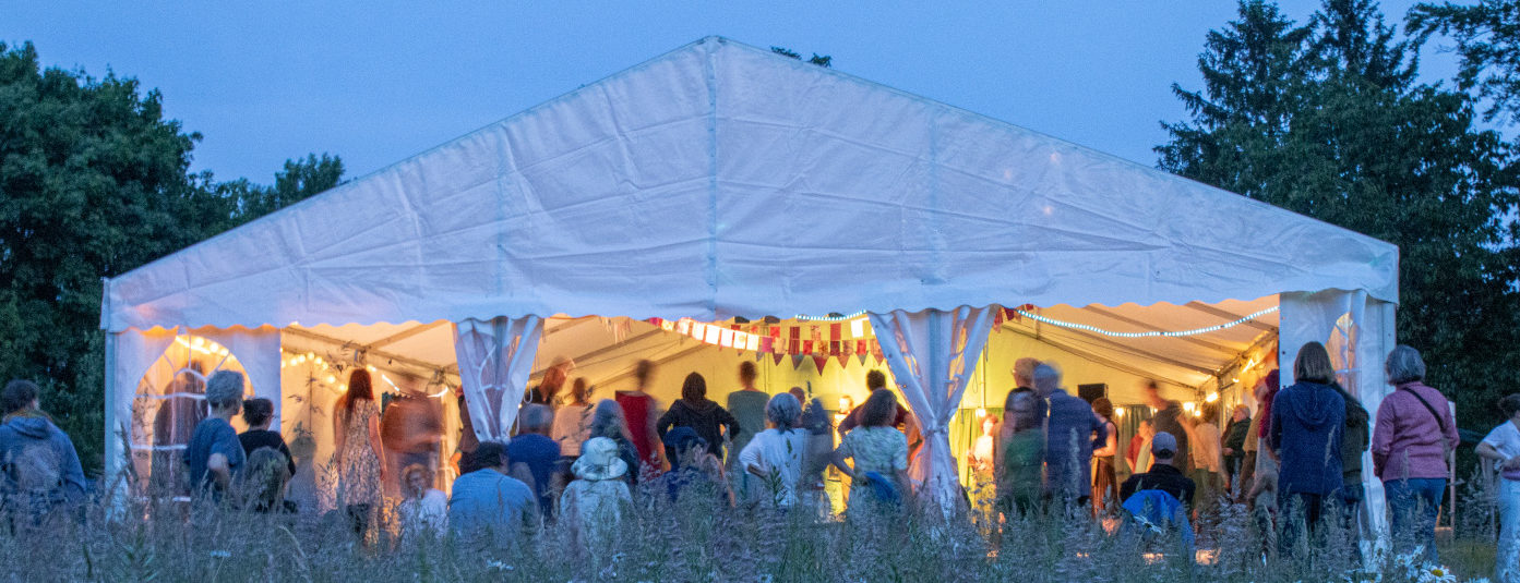 Abendstimmung beim Musik- und Tanzfest in Krebsow